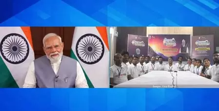 पीएम मोदी के देशवासियों से अपील, टूर के दौरान बजट का कुछ हिस्सा स्थानीय चीजों की खरीदारी पर करें खर्च पीएम मोदी के देशवासियों से अपील, टूर के दौरान बजट का कुछ हिस्सा स्थानीय चीजों की खरीदारी पर करें खर्च