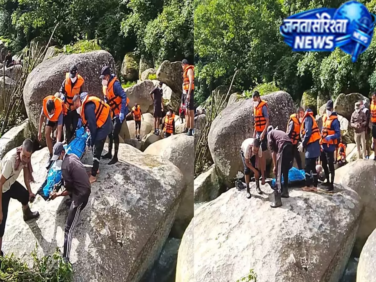 मेघालय SDRF की चार दिन की तलाश खत्म, वाहनियांगलेंग नदी से शव बरामद मेघालय SDRF की चार दिन की तलाश खत्म, वाहनियांगलेंग नदी से शव बरामद