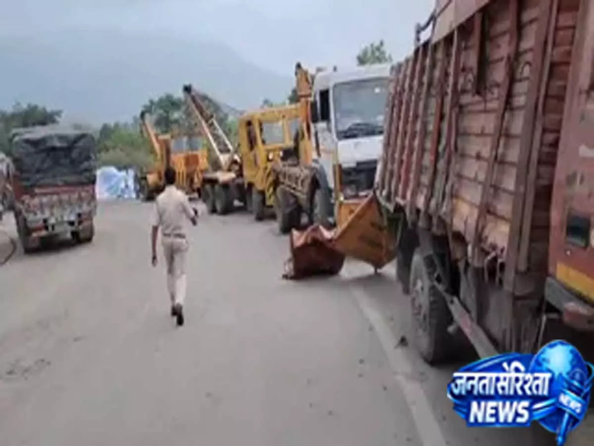 कोडरमा में दर्दनाक सड़क हादसा, बेकाबू वाहन की टक्कर में दो लोगों की मौके पर मौत कोडरमा में दर्दनाक सड़क हादसा, बेकाबू वाहन की टक्कर में दो लोगों की मौके पर मौत