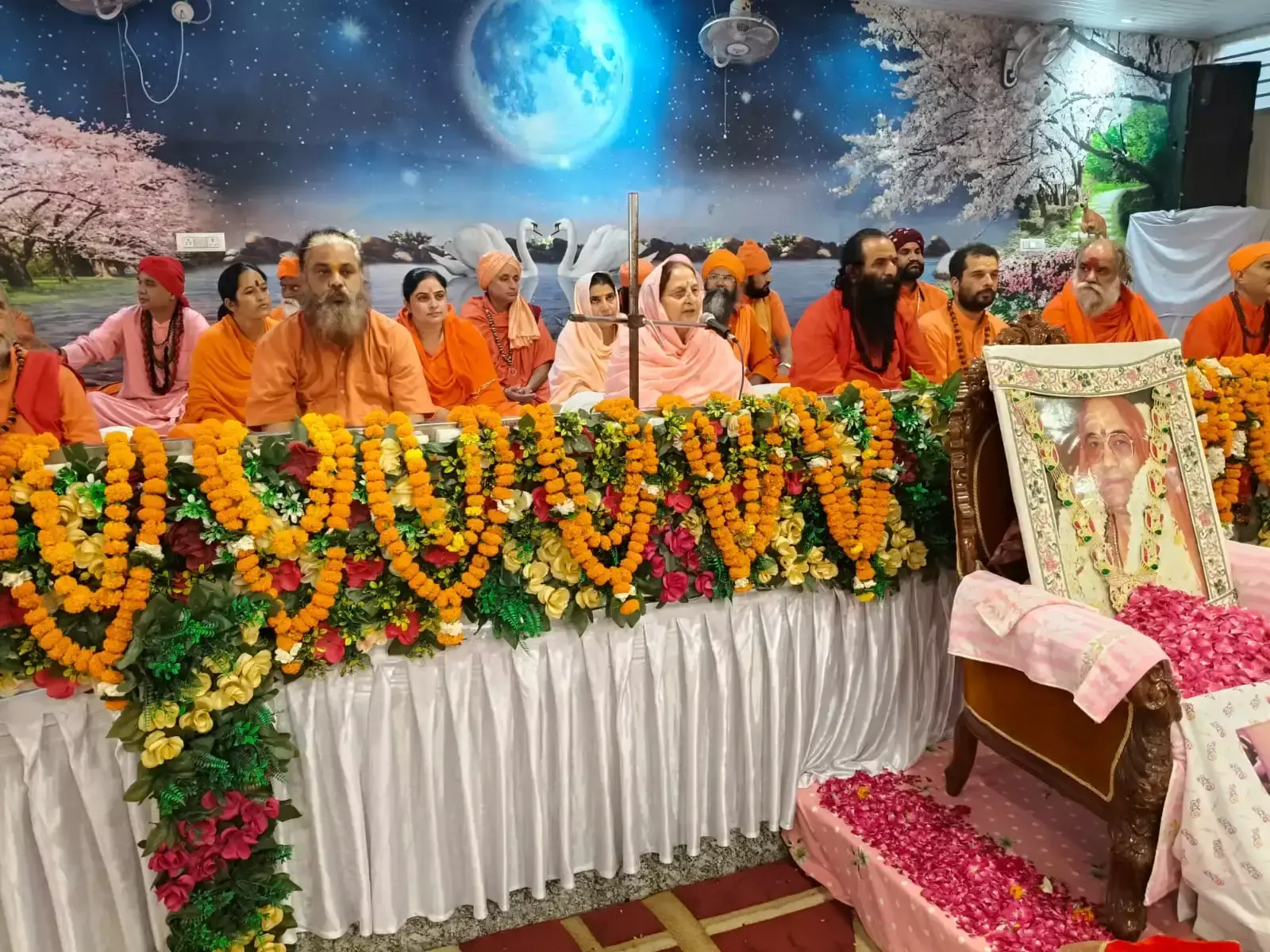 Haridwar: स्वामी केशवानंद पुरी का आध्यात्मिक योगदान अविस्मरणीय: श्रीमहंत रविंद्रपुरी Haridwar: स्वामी केशवानंद पुरी का आध्यात्मिक योगदान अविस्मरणीय: श्रीमहंत रविंद्रपुरी