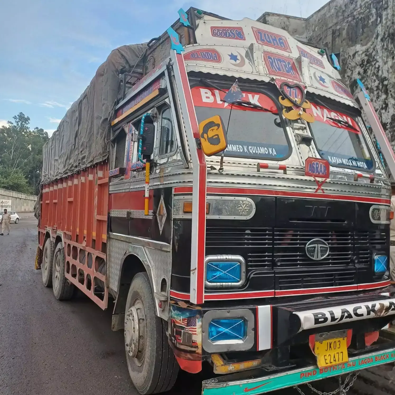 Kathua: लखनपुर में पुलिस ने पकड़ी मवेशियों की खेप, एक तस्कर दबोचा Kathua: लखनपुर में पुलिस ने पकड़ी मवेशियों की खेप, एक तस्कर दबोचा
