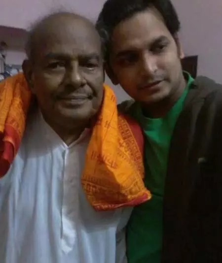 पारितोष त्रिपाठी ने पिता को याद कर पोस्ट किया भावुक नोट, लिखा- आज जो भी हूं, आपकी वजह से हूं पारितोष त्रिपाठी ने पिता को याद कर पोस्ट किया भावुक नोट, लिखा- आज जो भी हूं, आपकी वजह से हूं