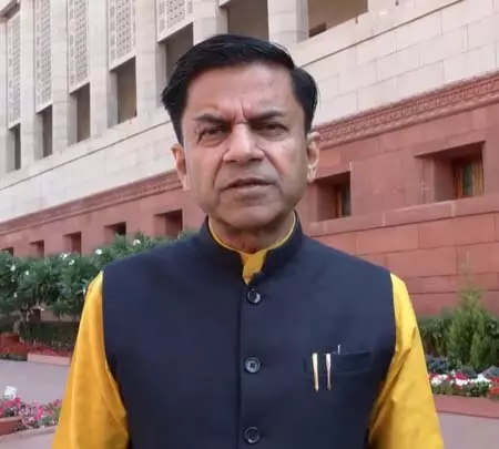 भाजपा सांसदों ने पब्लिक एग्जामिनेशन संशोधन बिल को बताया छात्रों के हित में, कहा-इससे छात्रों को होगा काफी फायदा भाजपा सांसदों ने पब्लिक एग्जामिनेशन संशोधन बिल को बताया छात्रों के हित में, कहा-इससे छात्रों को होगा काफी फायदा