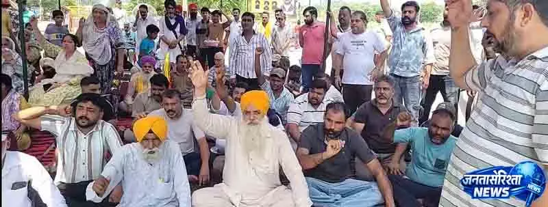 Faridkot में न्याय की मांग को लेकर सड़क जाम Faridkot में न्याय की मांग को लेकर सड़क जाम