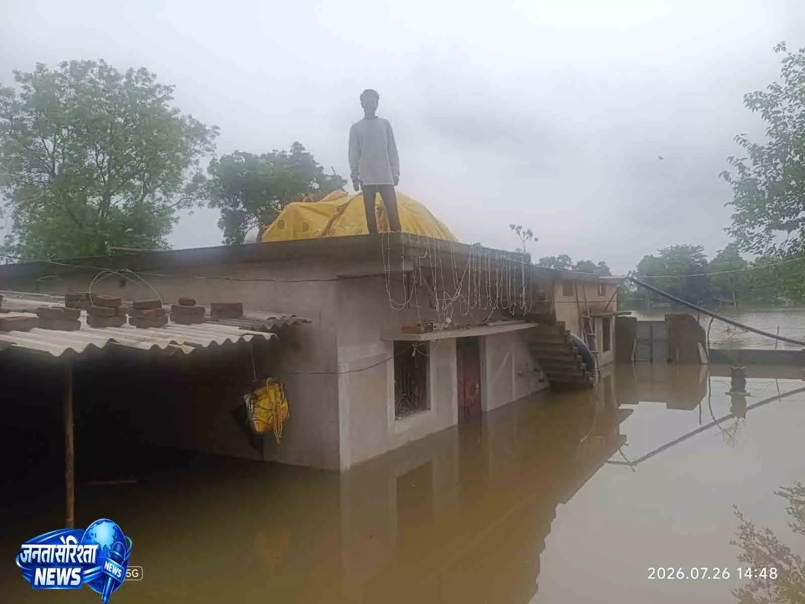Balangir बाढ़ के चलते लोगों को सुरक्षित स्थानों पर पहुंचाया Balangir बाढ़ के चलते लोगों को सुरक्षित स्थानों पर पहुंचाया