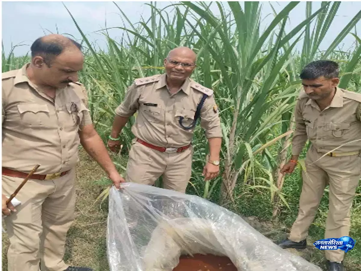 अवैध शराब कारोबारियों पर सख्ती, चकलठीरा जंगल में आबकारी टीम का छापा अवैध शराब कारोबारियों पर सख्ती, चकलठीरा जंगल में आबकारी टीम का छापा