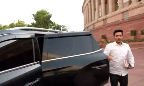 अभिषेक बनर्जी ने स्पीकर से जल्द टीएमसी के 20 बागी सांसदों के खिलाफ अयोग्यता याचिकाओं को निपटाने की अपील की