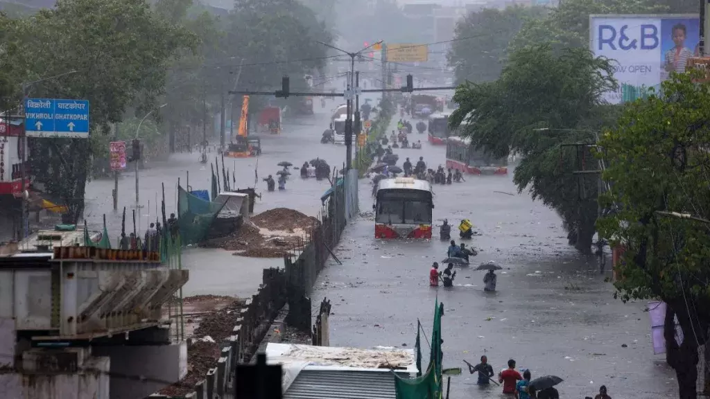 Kerala: राज्य में फिर तेज हुई बारिश; छह जिलों में येलो अलर्ट
