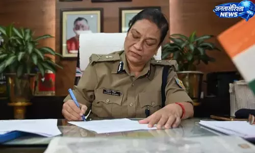 झारखंड में बड़ा बदलाव: DGP के सामने 16 कुख्यात माओवादियों का आत्मसमर्पण