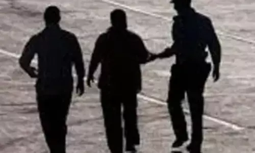 एनडीपीएस मामले में गिरफ्तार PHE कर्मचारी बर्खास्त एनडीपीएस मामले में गिरफ्तार PHE कर्मचारी बर्खास्त