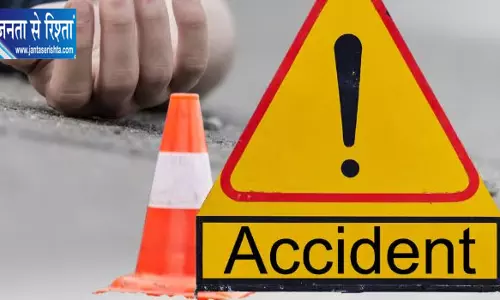वैन को ट्रक ने मारी टक्कर, 3 श्रद्धालुओं की मौत