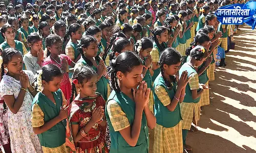 लड़कियों के स्कूल छोड़ने की दर में कमी, फिर भी बड़े राज्यों में कर्नाटक सबसे आगे लड़कियों के स्कूल छोड़ने की दर में कमी, फिर भी बड़े राज्यों में कर्नाटक सबसे आगे