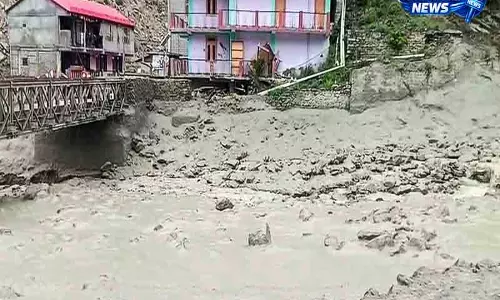 Himachal में बारिश का कहर, 7 जिलों पर बाढ़ का खतरा Himachal में बारिश का कहर, 7 जिलों पर बाढ़ का खतरा