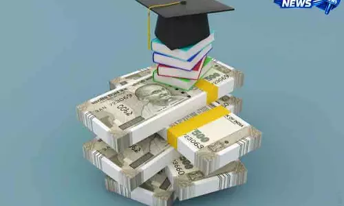 Una में संस्था ने बांटी स्कॉलरशिप और मुफ्त राशन