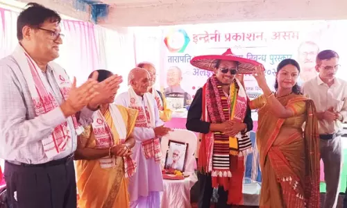 चिया गुफ़ के लेखक प्रबीन खलिंग राष्ट्रीय निबंध पुरस्कार से सम्मानित