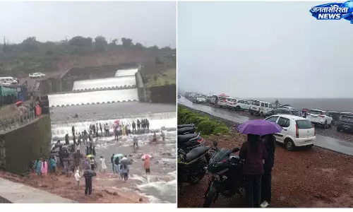 कास झील पर पर्यटकों की भारी भीड़