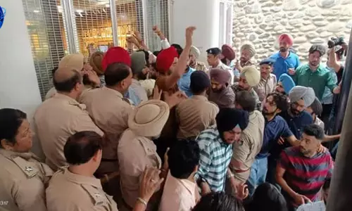 पंजाब यूनिवर्सिटी में करंट लगने से PhD स्कॉलर की मौत, छात्रों का फूटा गुस्सा