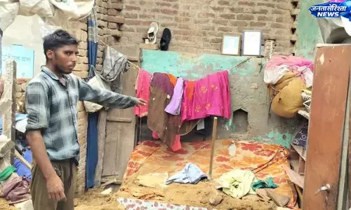 जर्जर मकान गिरा, बच्ची की मौत; 7 घायल