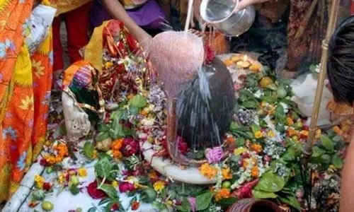Pauri Garhwal: शिवालयों में भक्तों की भारी भीड़, सावन सोमवार पर विशेष पूजा