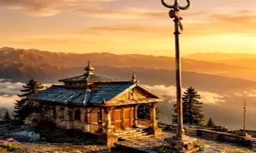 बिजली से लेकर समुद्र तक, इन मंदिरों में दिखता है चमत्कार