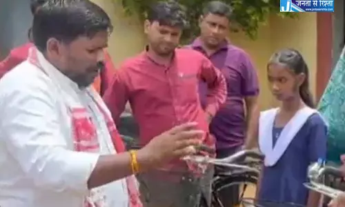 रवि भगत पुलिस हिरासत में, स्कूल में अशांति फैलाने का आरोप