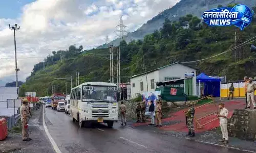 जम्मू-कश्मीर में बस फिसली, अमरनाथ यात्री घायल