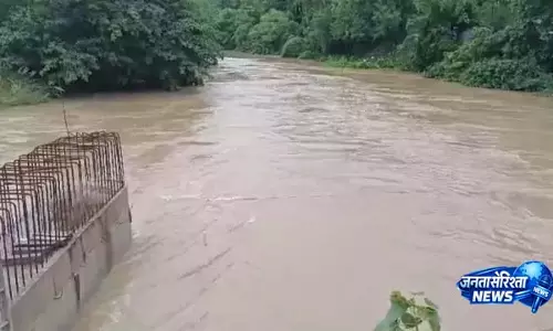 जलाका नदी खतरे के निशान तक पहुंची, बालेश्वर में बाढ़ का खतरा मंडरा रहा