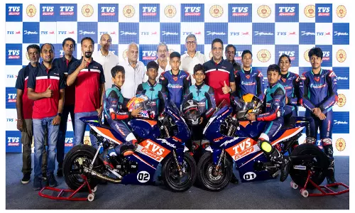 TVS रेसिंग भविष्य के चैंपियनों को तैयार करने के लिए प्रतिबद्ध है, मद्रास क्लब को अपाचे बाइकें दान की गईं