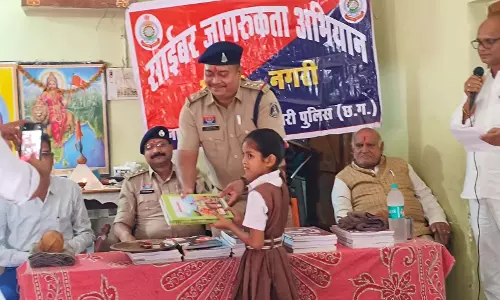 नशे से दूर रहें और यातायात नियमों का करें पालन : धमतरी पुलिस