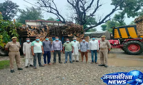 कांवड़ मार्ग प्रभावित करने पर पुलिस सख्त, लकड़ी से भरे ट्रैक्टर जब्त