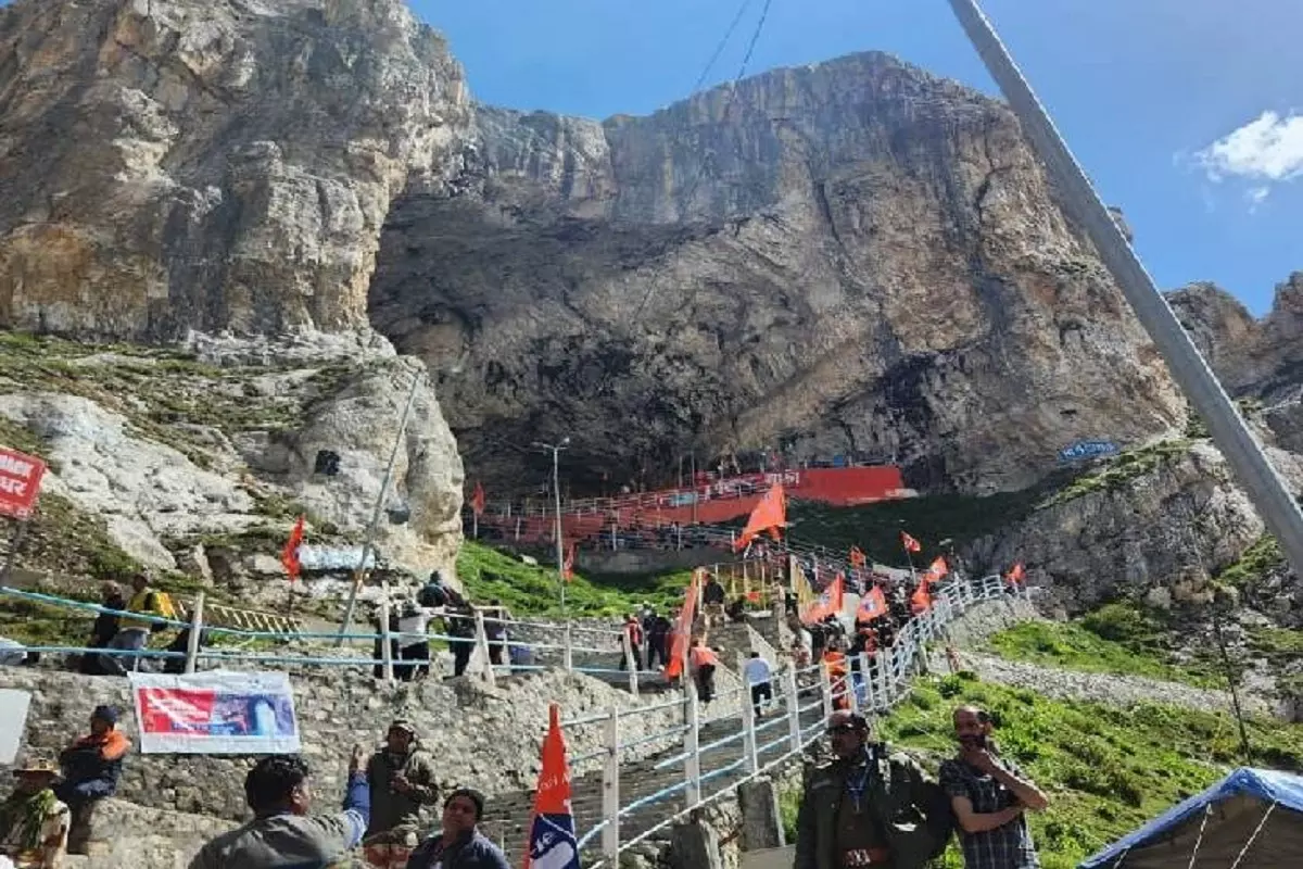 Srinagar: बाबा बर्फानी के दरबार में 4.22 लाख से ज्यादा श्रद्धालुओं ने लगाई हाजिरी