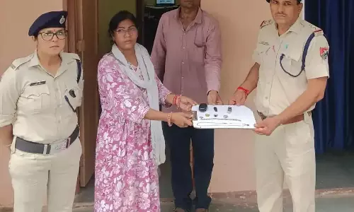 Kota: आरपीएफ ने ईमानदारी की मिसाल पेश कर लौटाई 3.91 लाख की भूली अमानत