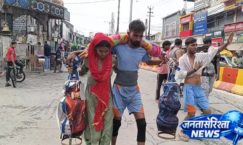 पत्नी के स्वास्थ्य की मन्नत पूरी करने निकले शिवभक्त दंपती