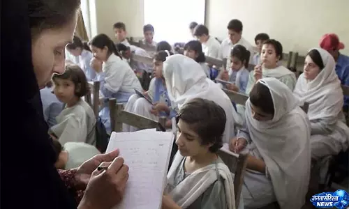 Pakistan के विलय वाले जिलों में लड़कियों की शिक्षा पर संकट, खराब इंटरनेट कनेक्टिविटी बनी बड़ी बाधा