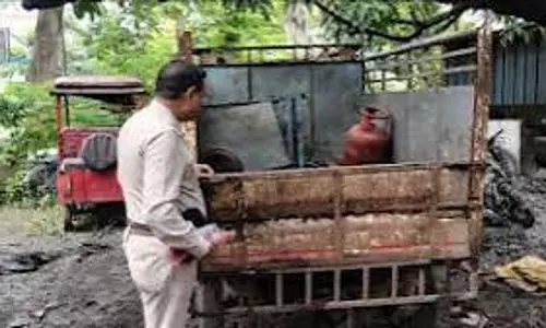 West Burdwan: पुलिस ने अवैध लोहा कारोबार पर की छापेमारी, एक गिरफ्तार