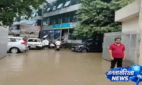 यूपी के कई शहर जलमग्न, भारी बारिश को लेकर मौसम विभाग का अलर्ट