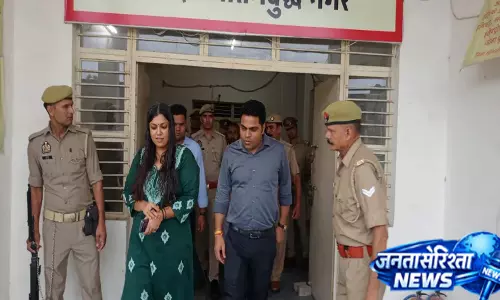 डीएम मेधा रूपम ने परखी वेयरहाउस की सुरक्षा, सभी व्यवस्थाएं मिलीं दुरुस्त