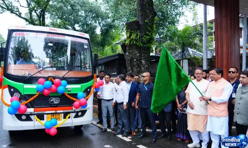उत्तराखंड में ग्रीन मोबिलिटी को बढ़ावा, CM धामी ने स्वच्छ ईंधन वाहनों को किया रवाना
