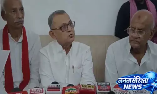 सपा कार्यालय पहुंचे बलिया सांसद, कार्यकर्ताओं ने किया अभिनंदन