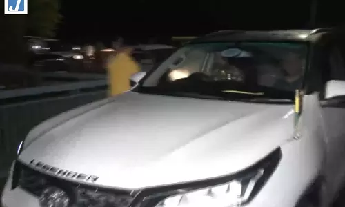जेल से रिहा होने के बाद तेज प्रताप यादव पहुंचे राबड़ी देवी के आवास