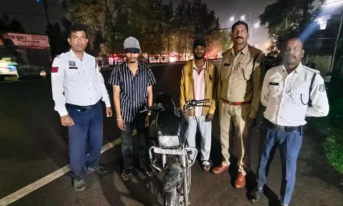 रायपुर यातायात पुलिस की सतर्कता से चोरी की बाइक बरामद, शातिर चोर गिरफ्तार