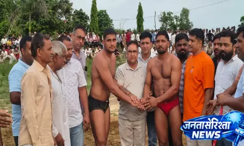 ऐतिहासिक मेले में कुश्ती का आगाज, अखाड़े में भिड़े दिग्गज पहलवान