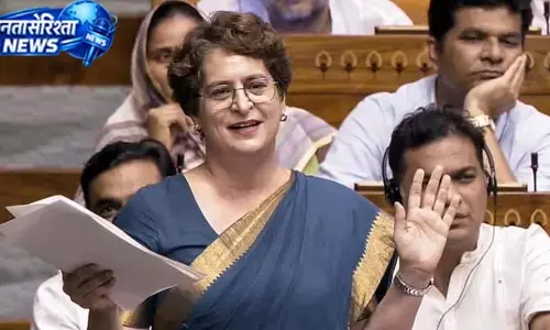 प्रियंका गांधी का PM मोदी पर हमला, बोलीं कैमरे नहीं दिल का एंगल बदलें