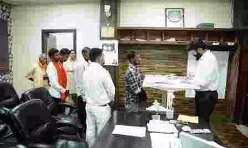 कलेक्टर ने सुनी लोगों की समस्याएं