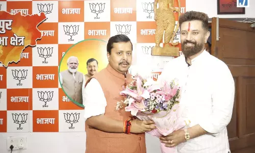 पटना में चिराग पासवान से मिले बीजेपी अध्यक्ष नितिन नवीन, आवास पर हुई मुलाकात