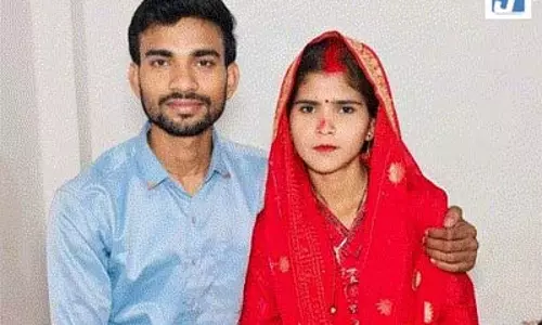 लव मैरिज के 5 महीने बाद मौत: पति फंदे पर लटका मिला, पत्नी का शव फर्श पर पड़ा