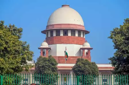 सुप्रीम कोर्ट में पैलेट गन पर रोक की मांग, पूर्व आईबी अधिकारी और दो पीड़ितों ने दायर की याचिका सुप्रीम कोर्ट में पैलेट गन पर रोक की मांग, पूर्व आईबी अधिकारी और दो पीड़ितों ने दायर की याचिका