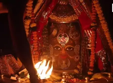 बाबा महाकाल का भांग और चंदन से भव्य शृंगार, राजाधिराज स्वरूप में भक्तों को दिए दर्शन बाबा महाकाल का भांग और चंदन से भव्य शृंगार, राजाधिराज स्वरूप में भक्तों को दिए दर्शन