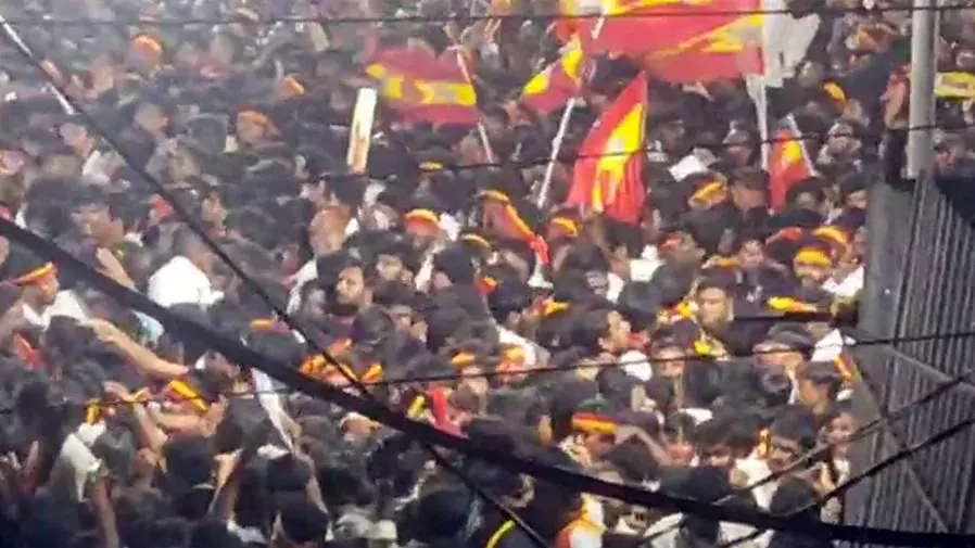 हाई कोर्ट का फैसला: करूर पीड़ितों के परिजनों को नौकरी देने का आदेश खारिज हाई कोर्ट का फैसला: करूर पीड़ितों के परिजनों को नौकरी देने का आदेश खारिज