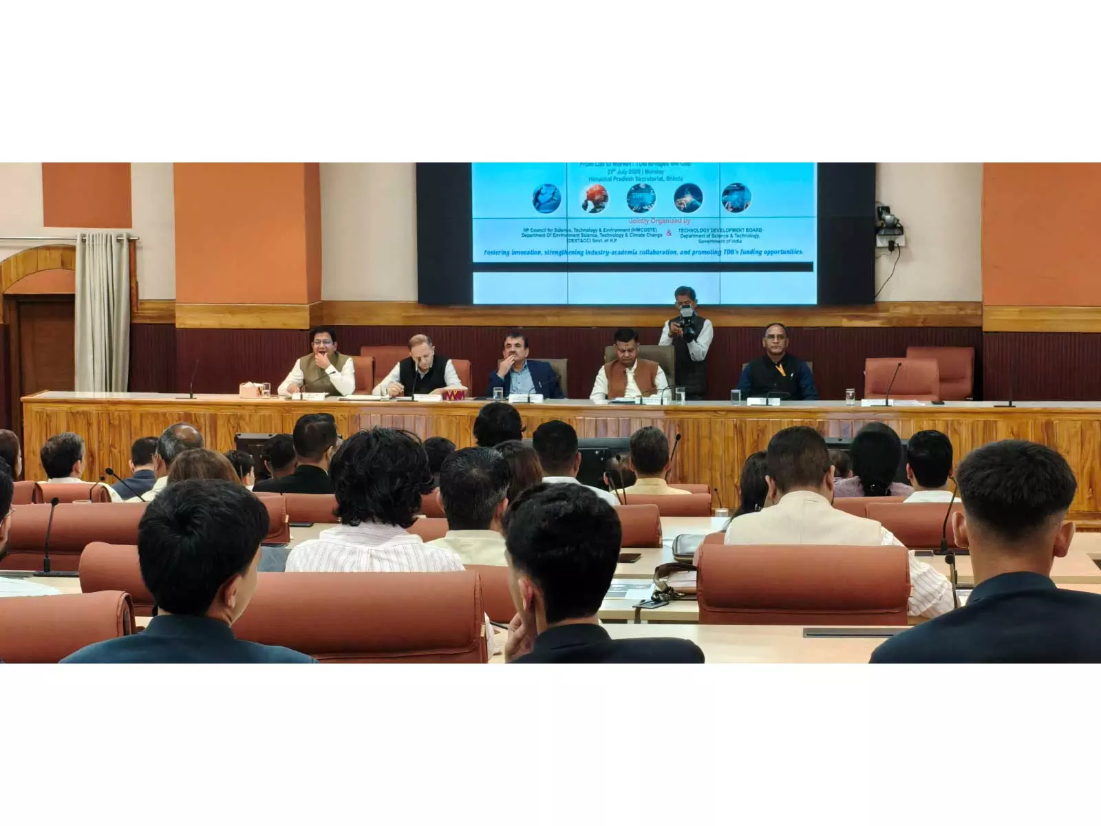 Shimla: शिमला में आत्मनिर्भर यात्रा पर मंथन, स्टार्टअप और शोधकर्ताओं की भागीदारी Shimla: शिमला में आत्मनिर्भर यात्रा पर मंथन, स्टार्टअप और शोधकर्ताओं की भागीदारी